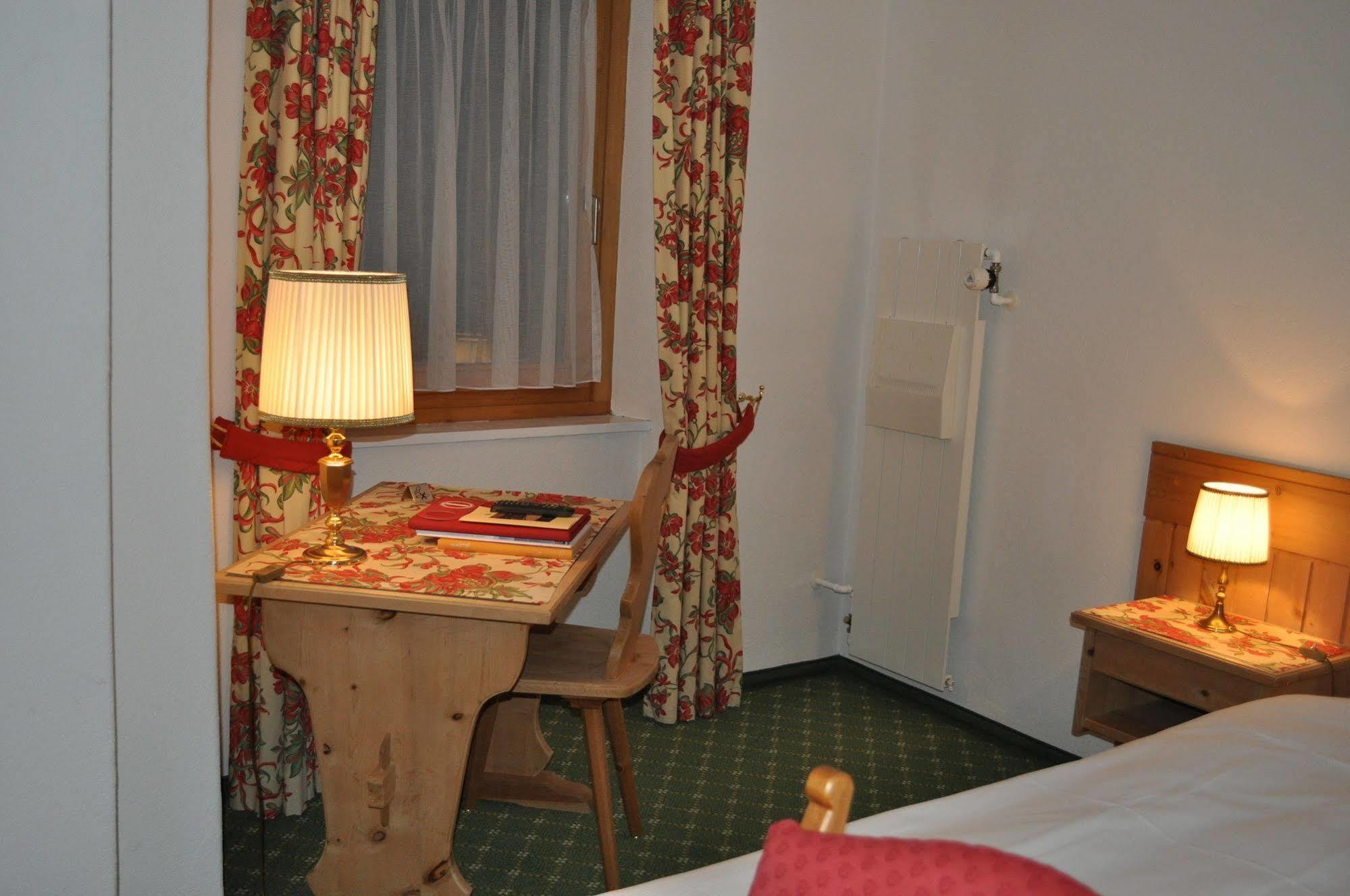 Hotel Bernina Pontresina Exterior photo